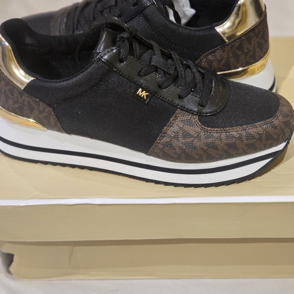 Ladies Michael Kors Sneakers - Picture 1 of 2